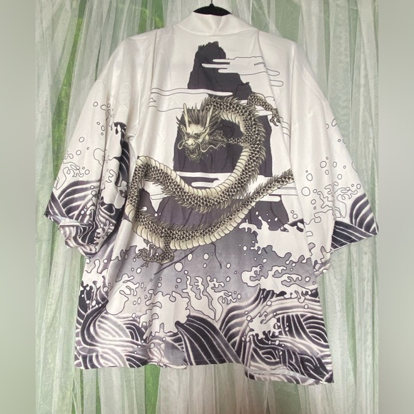 SHEIN women’s dragon kimono cover top- size 8/10 Medium - Picture 2 of 4